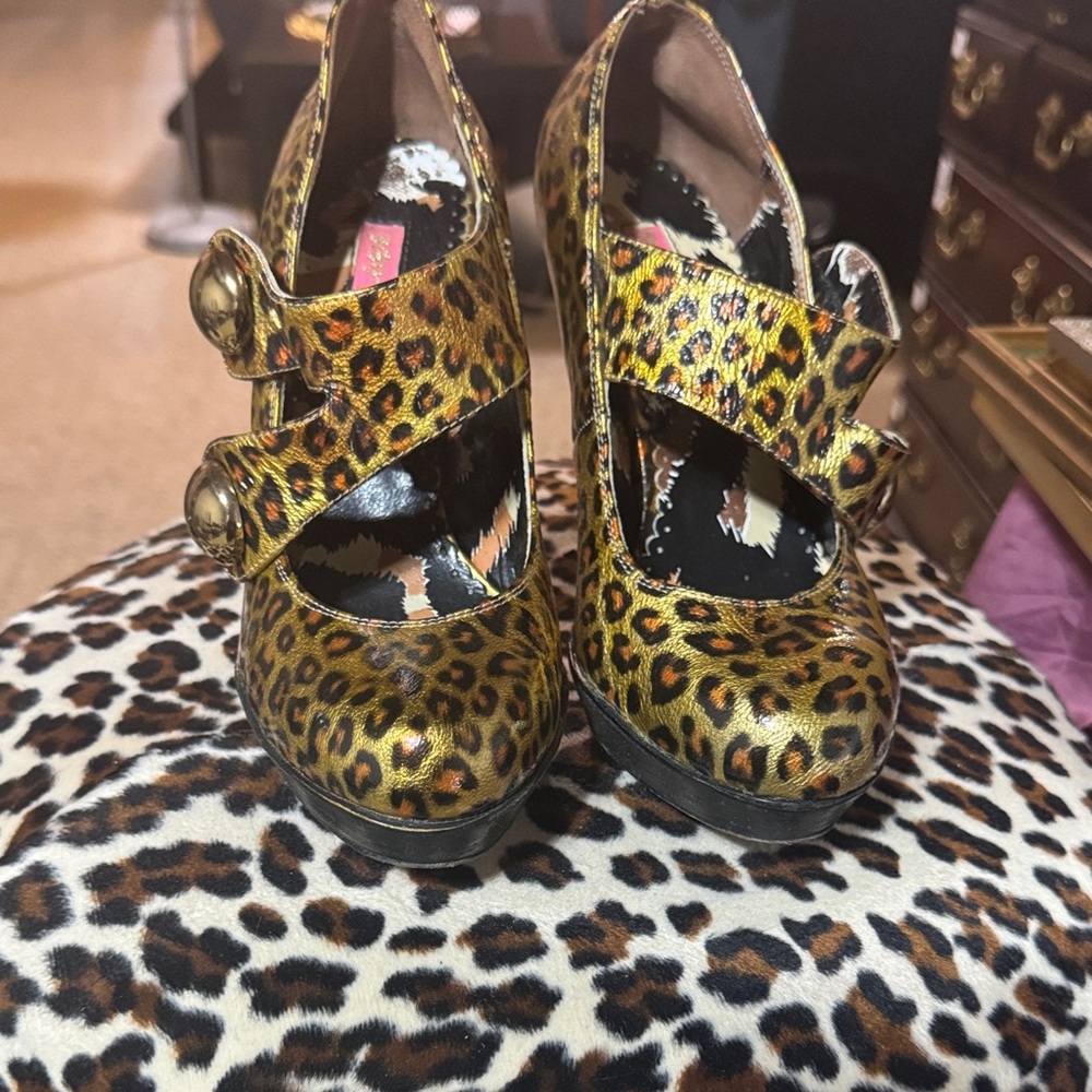 Betsey Johnson Gold Leopard Heels